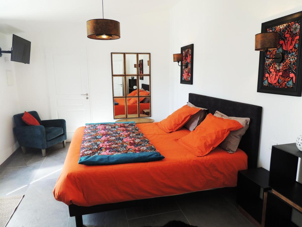 Bed and Breakfast Laubertiere Марен Экстерьер фото